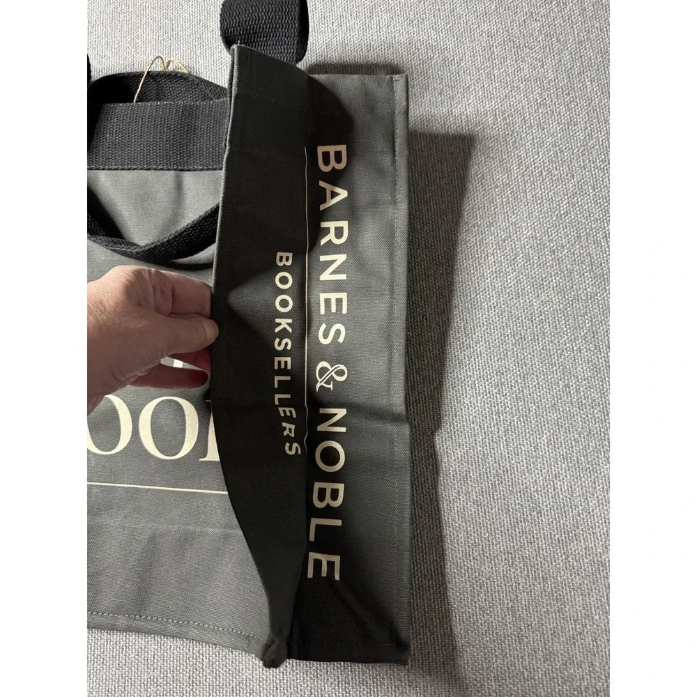 Barnes & Noble 